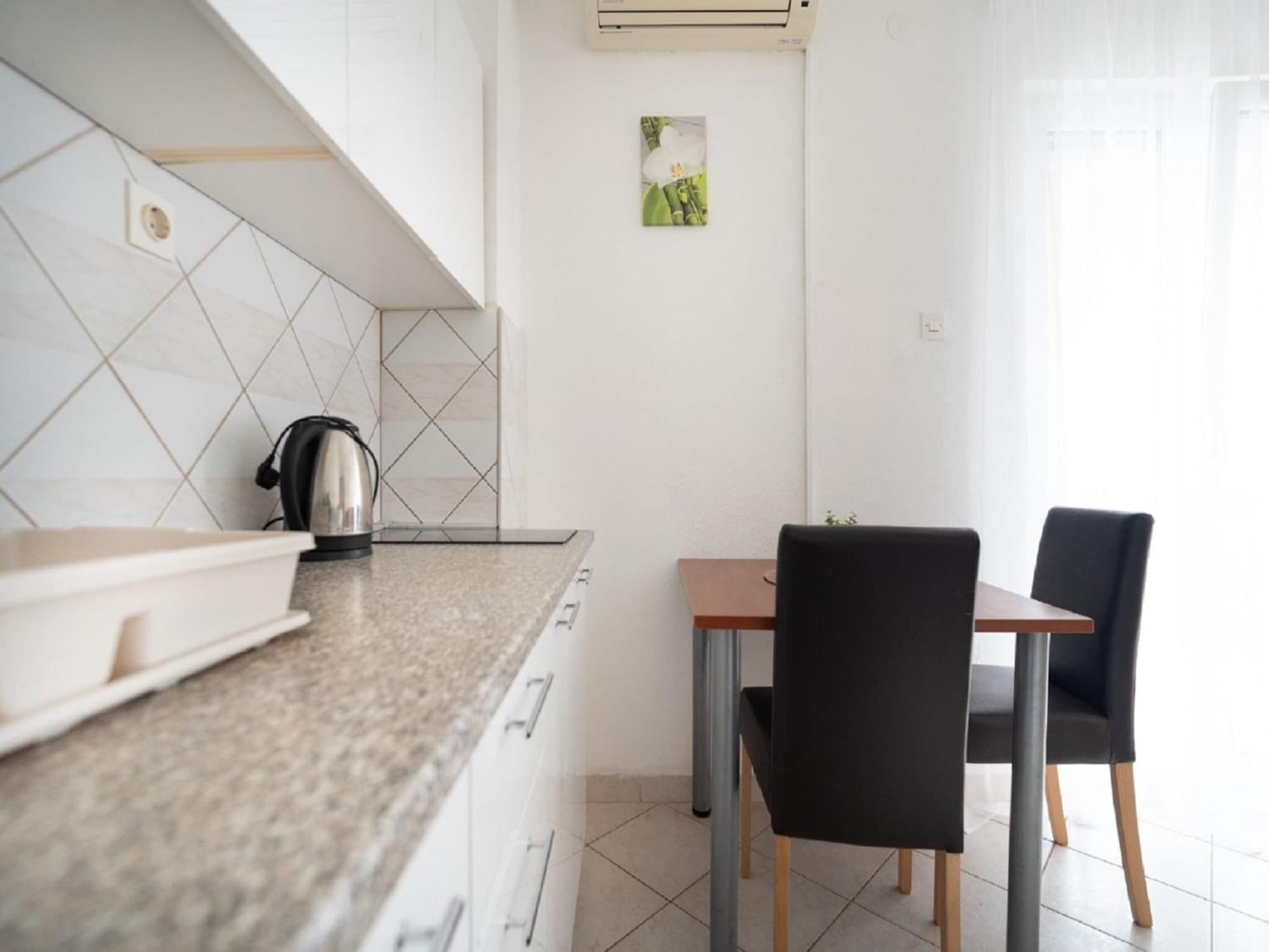 Apartments Milic - One Bedroom Apartment With Sea View And Terrace Горни-Карин Экстерьер фото