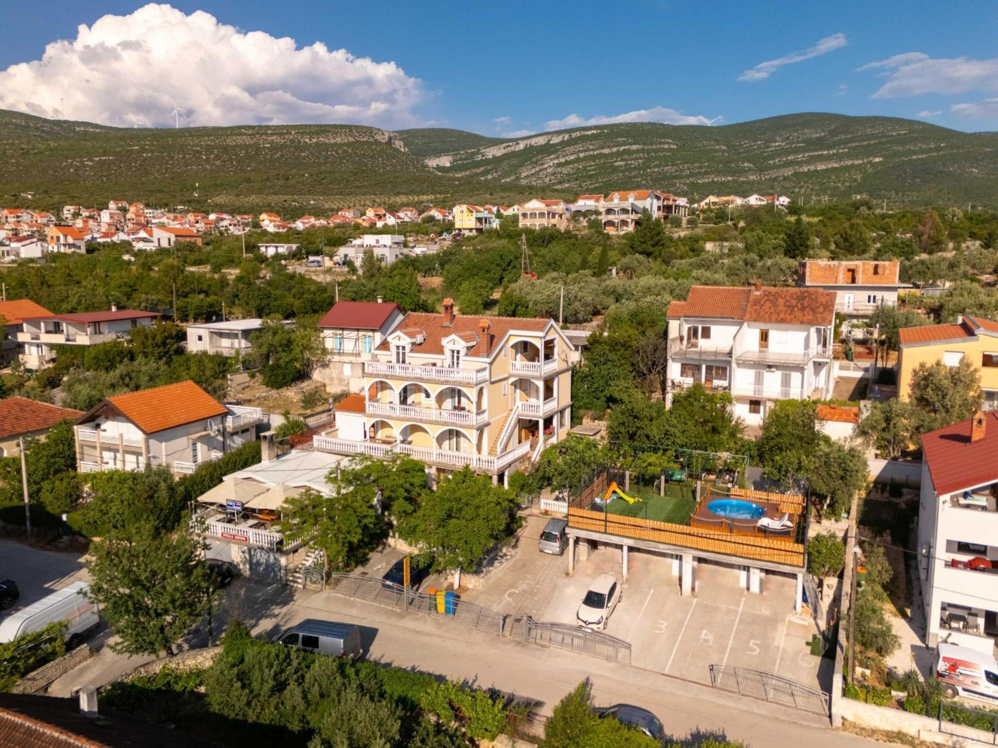 Apartments Milic - One Bedroom Apartment With Sea View And Terrace Горни-Карин Экстерьер фото